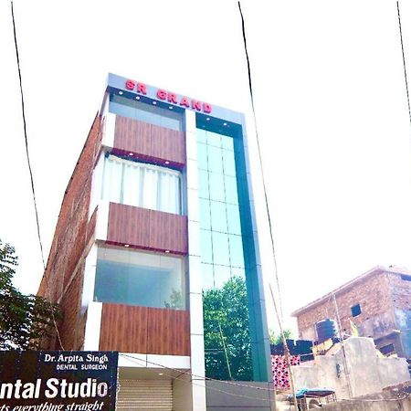 Hotel Sr Grand Gorakhpur Exteriör bild