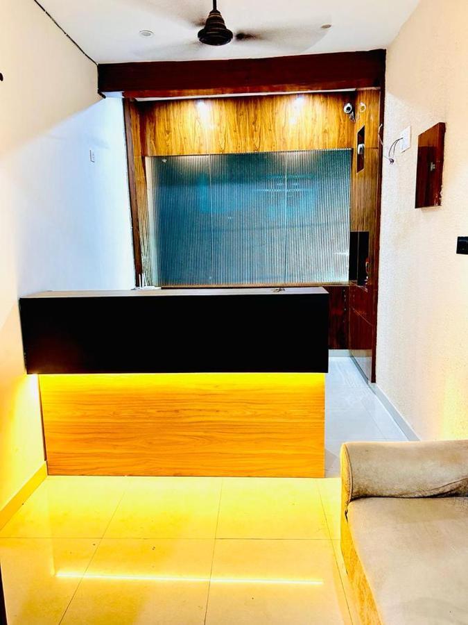 Hotel Sr Grand Gorakhpur Exteriör bild