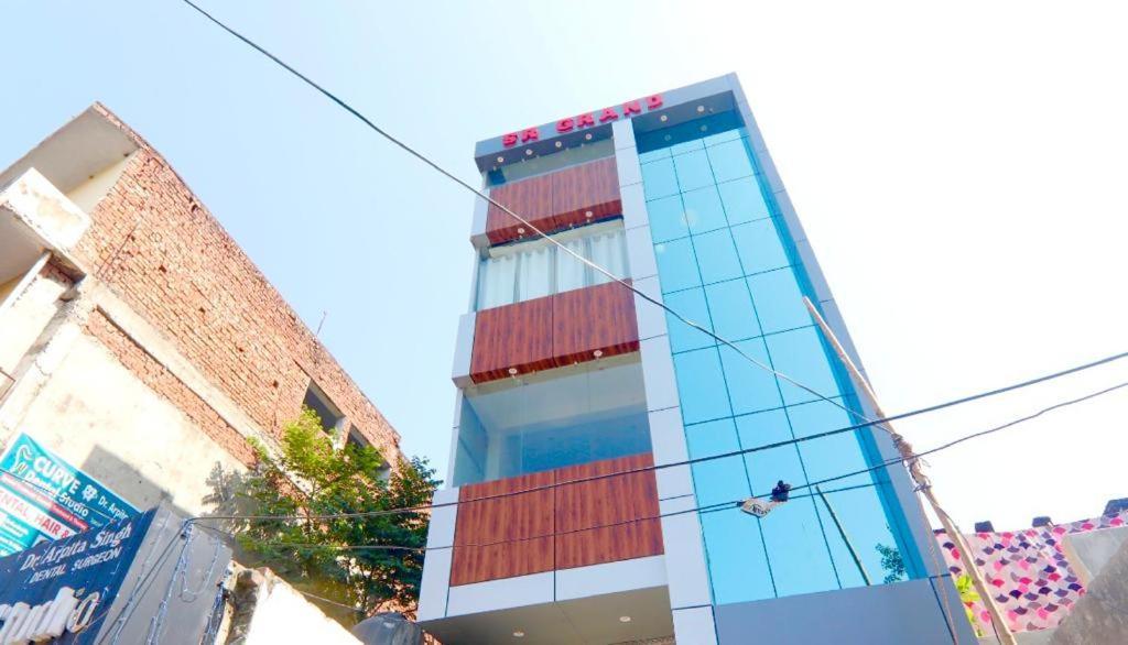 Hotel Sr Grand Gorakhpur Exteriör bild