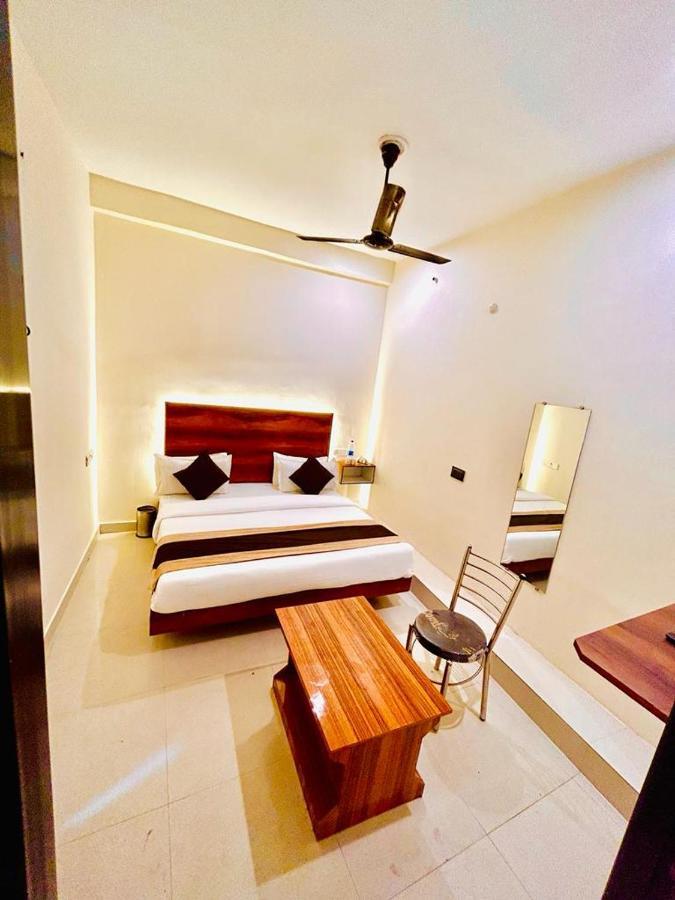 Hotel Sr Grand Gorakhpur Exteriör bild