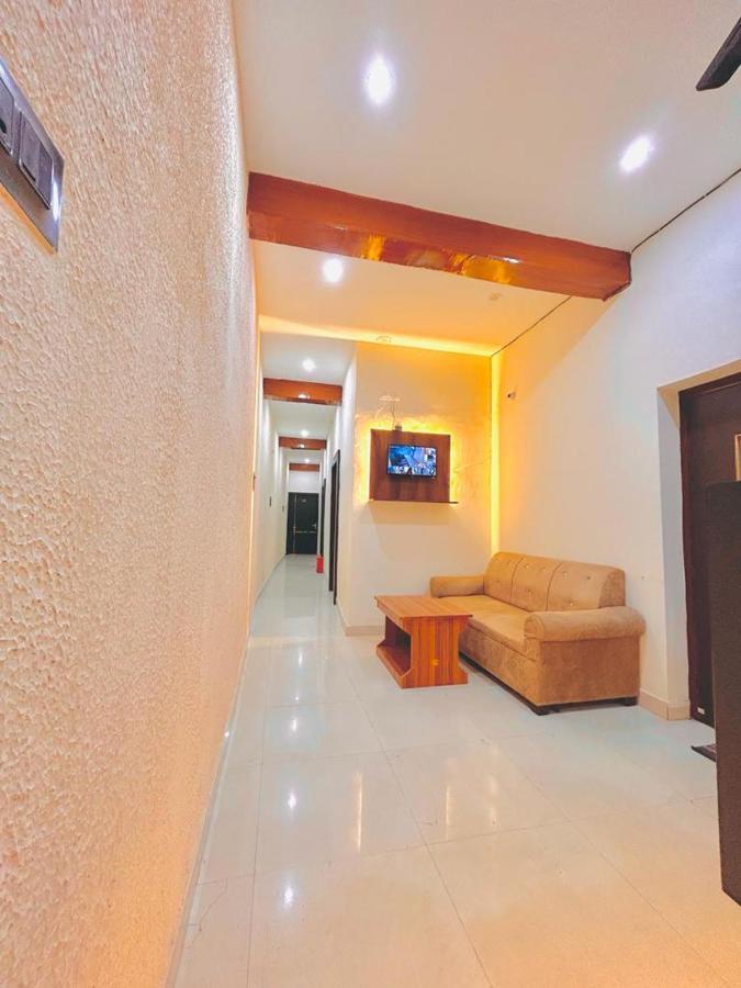 Hotel Sr Grand Gorakhpur Exteriör bild